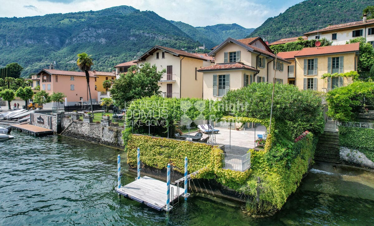 Esclusiva proprietà a lago adiacente Villa Monastero