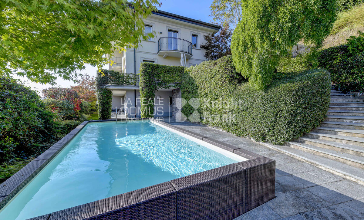 Villa collinare con splendida vista 