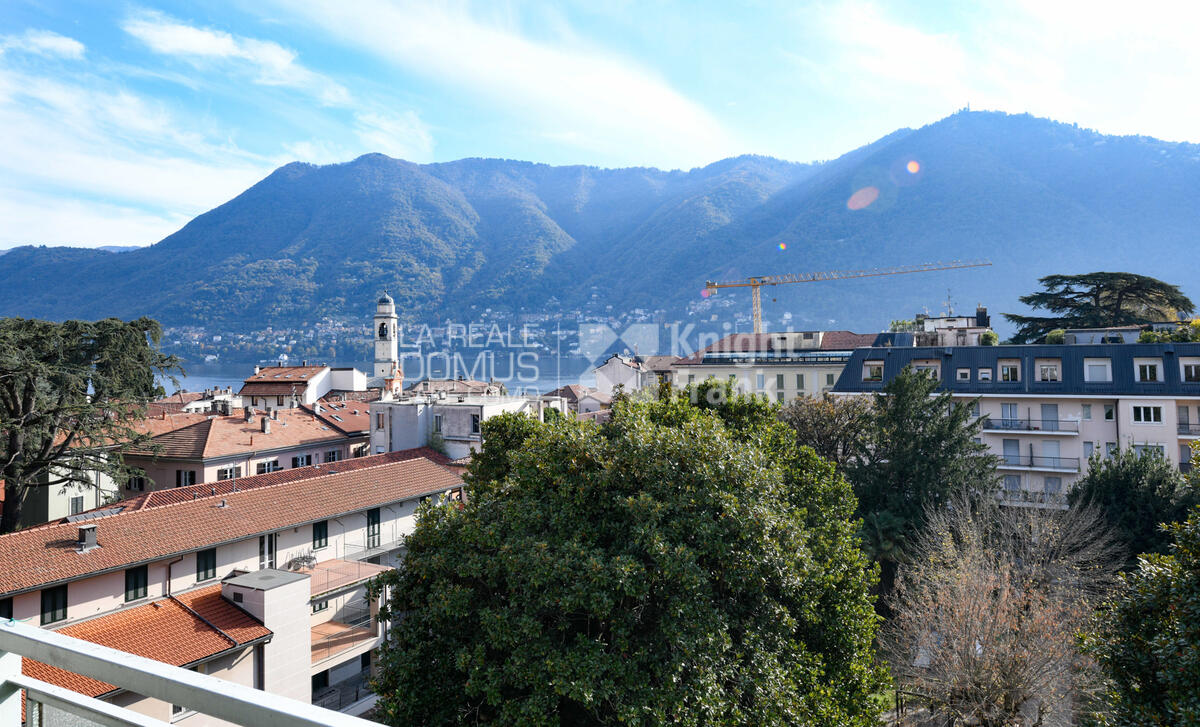 Splendido appartamento con ampie terrazze vista lago