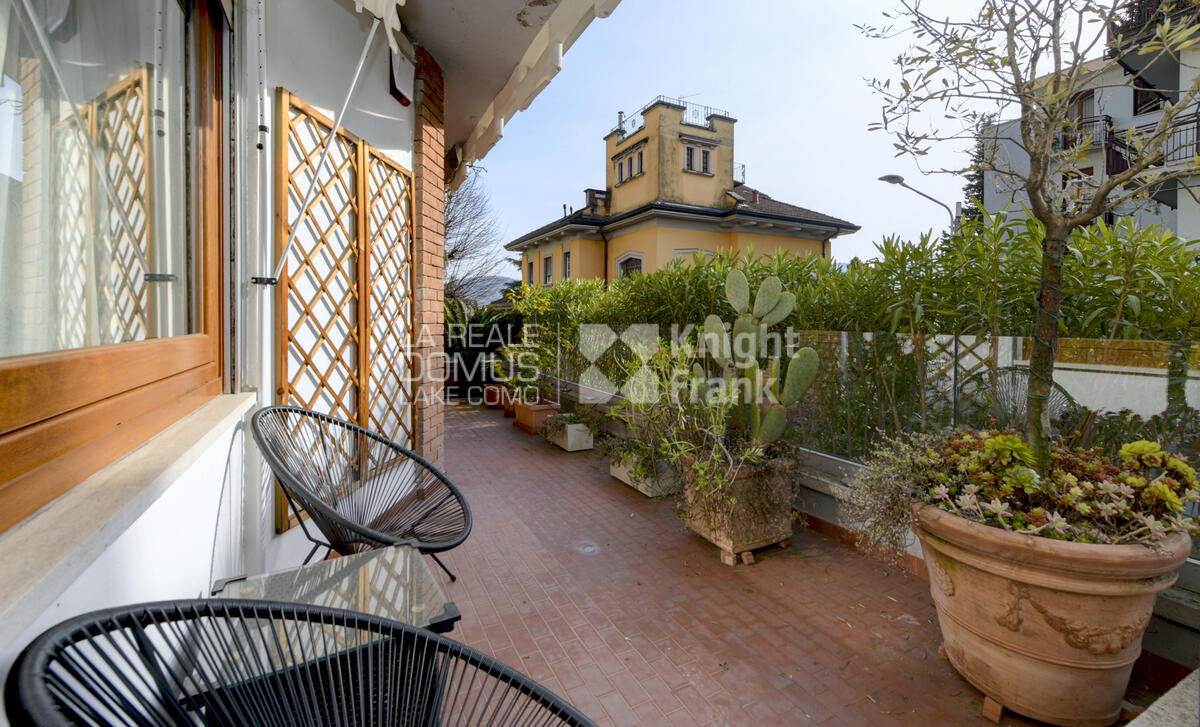Splendid furnished apartment with large terrace