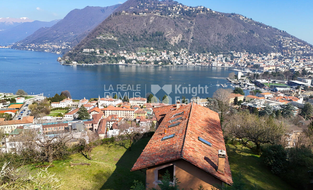 Splendida proprietà con vista super panoramica, giardino e terreno