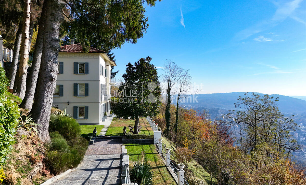 Prestigiosa proprietà collinare con vista panoramica