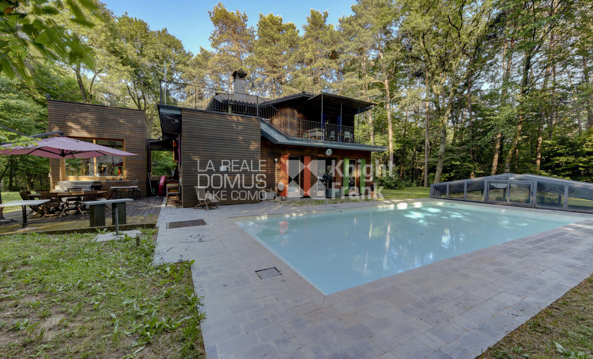 Villa con piscina in complesso residenziale