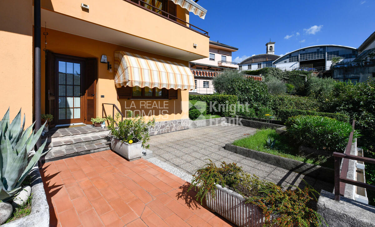 Villetta di testa con giardino