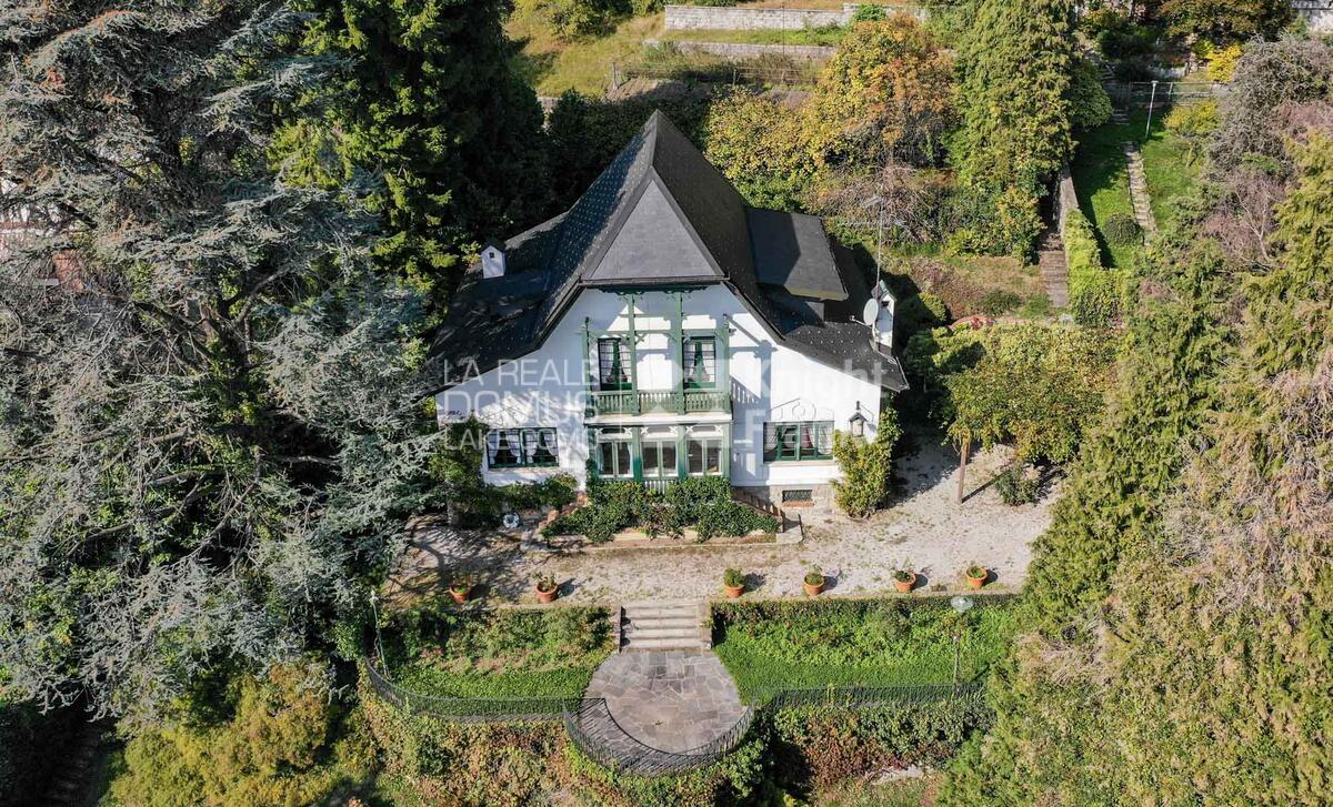 Splendida villa stile inglese con parco