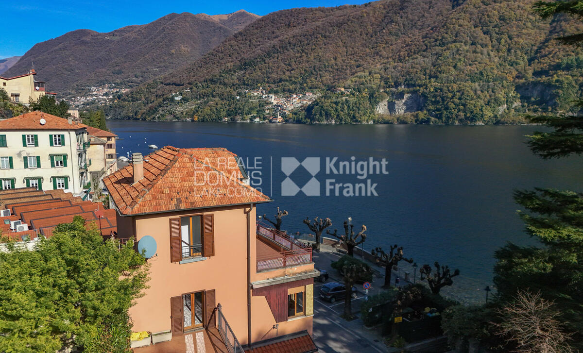 Villino d'epoca a pochi passi dal lago