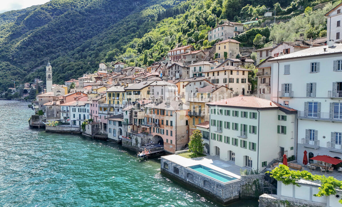 Magnifica villa in riva al lago