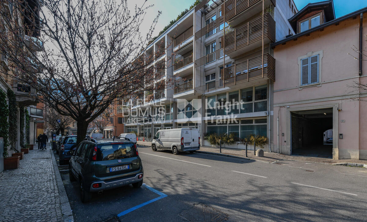 Top-floor apartment with garage