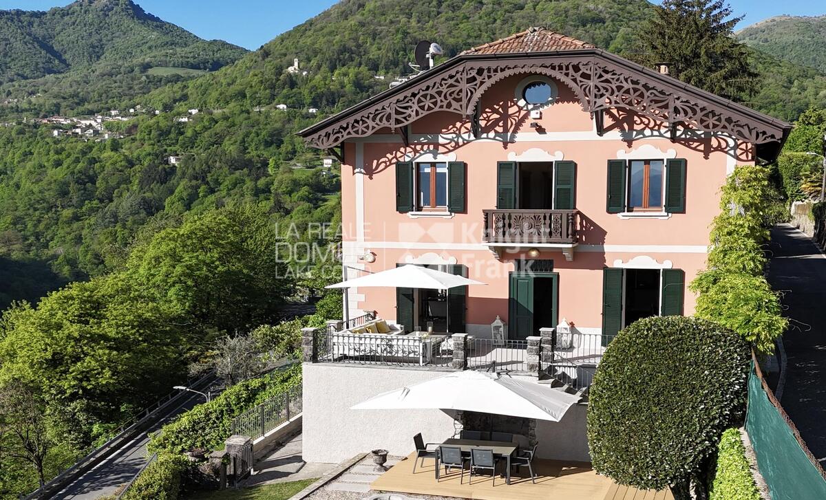 Villa di charme con spettacolare vista sul Lago di Como