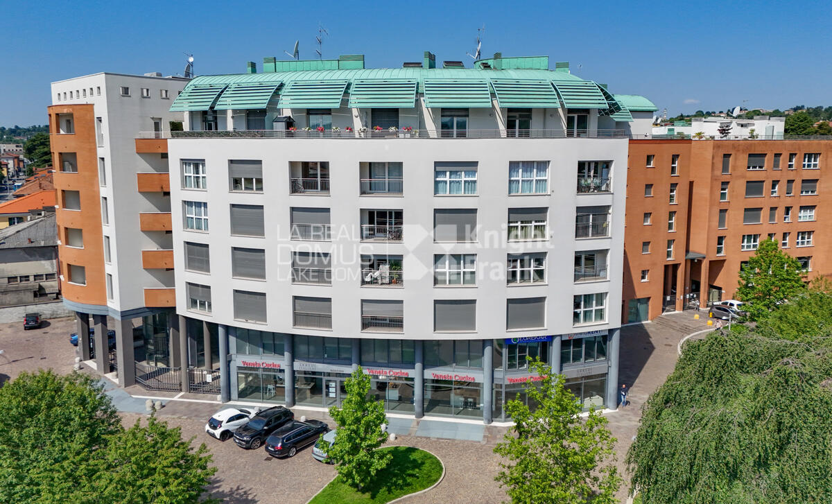 Spacious office in a prime location 