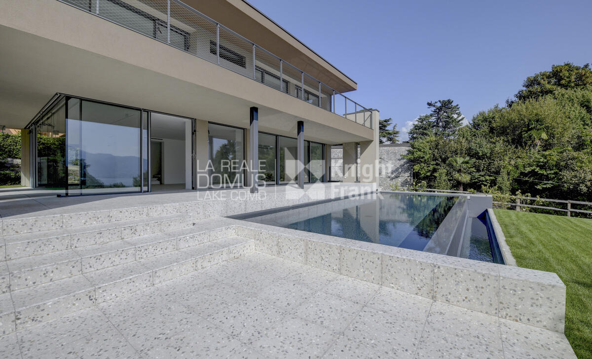 Magnifica propriet&agrave; di nuova costruzione con giardino e piscina